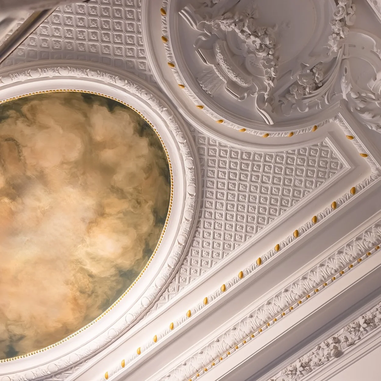 8 Northumberland Avenue ornate plaster ceiling detail