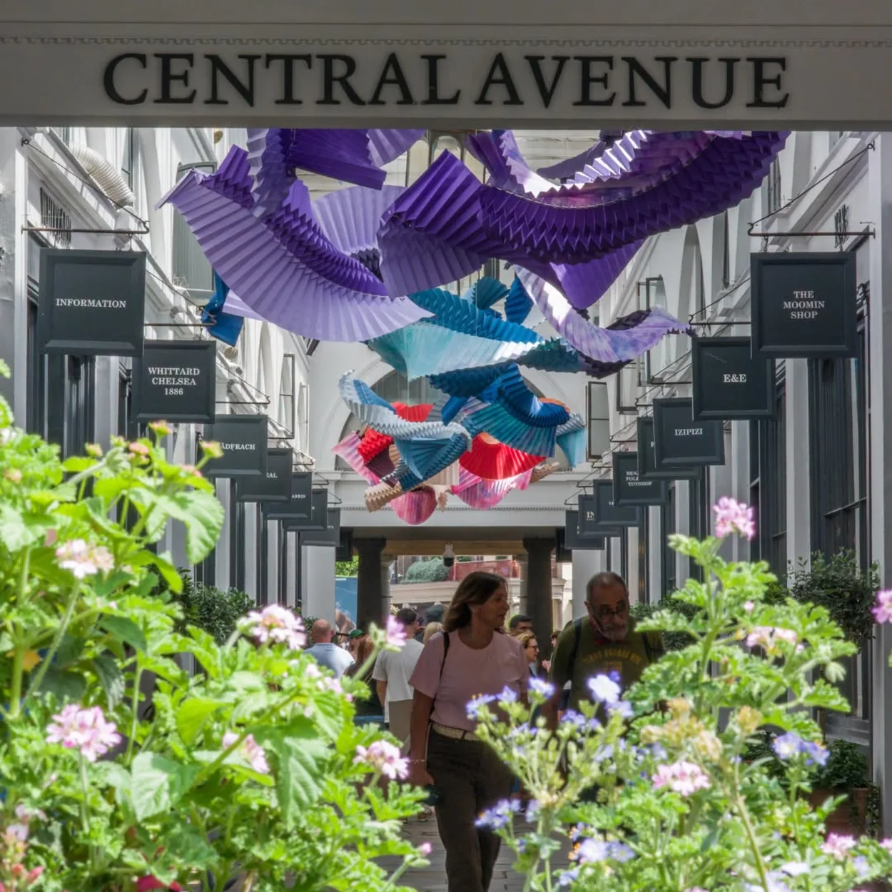 Apple Market approach along Central Avenue in the Covent Garden Market Building