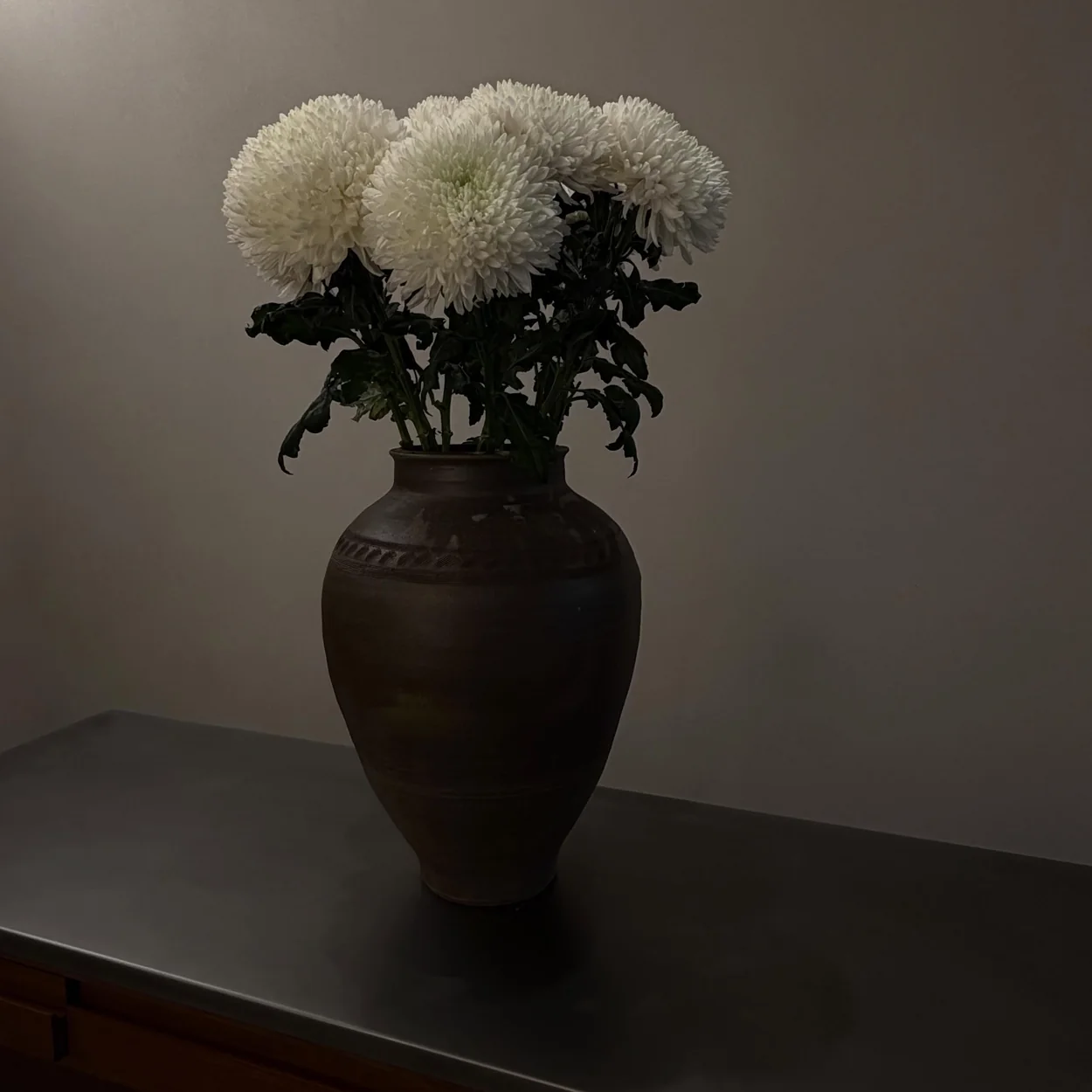 Connect Wax & Beauty fresh flowers in the treatment room