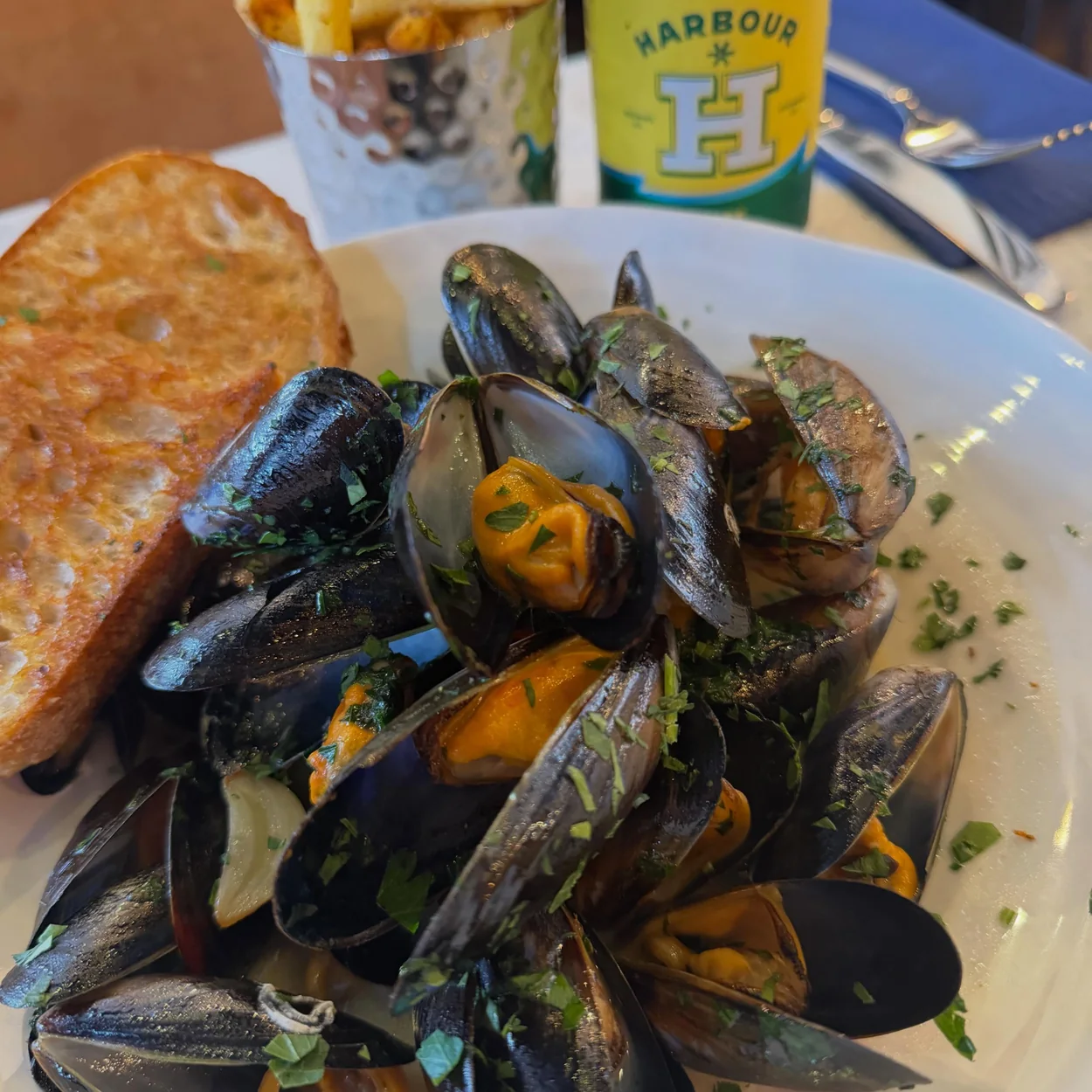 The Oystermen bowl of mussels with chips and toasted bread