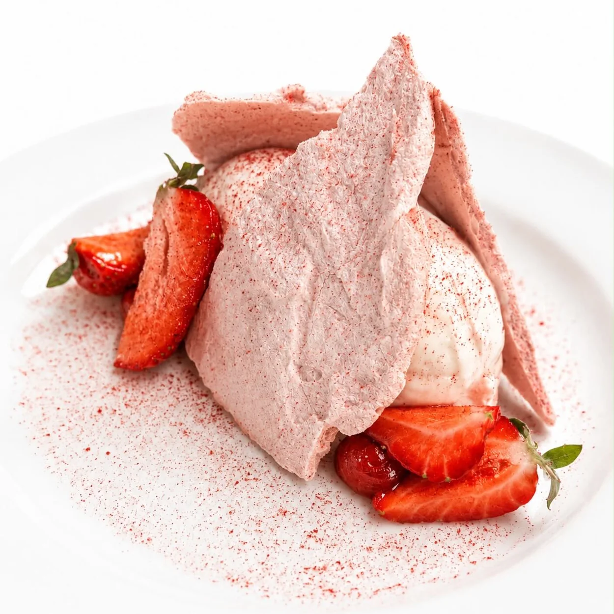 Rules strawberry meringue dessert