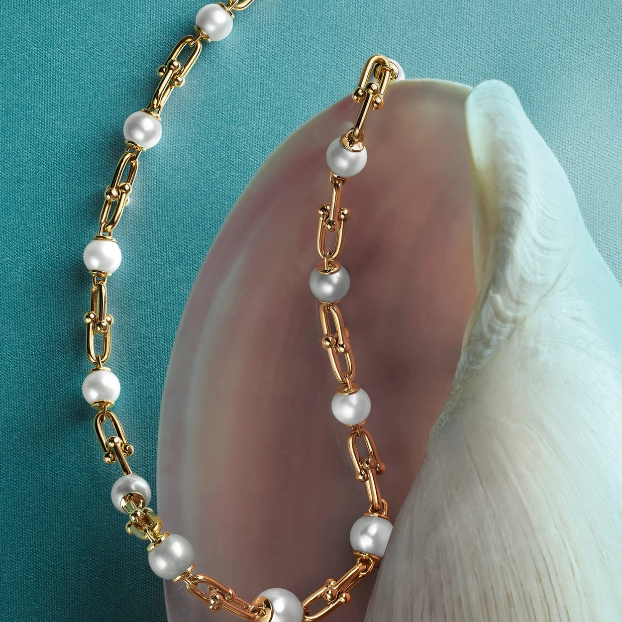 Tiffany & Co. gold link necklace set with pearls